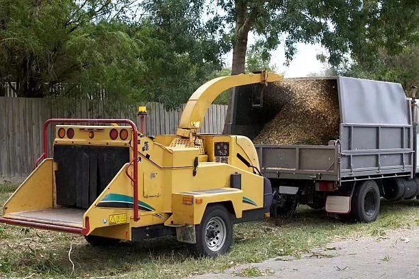 wood chipper machine shredder tree branch